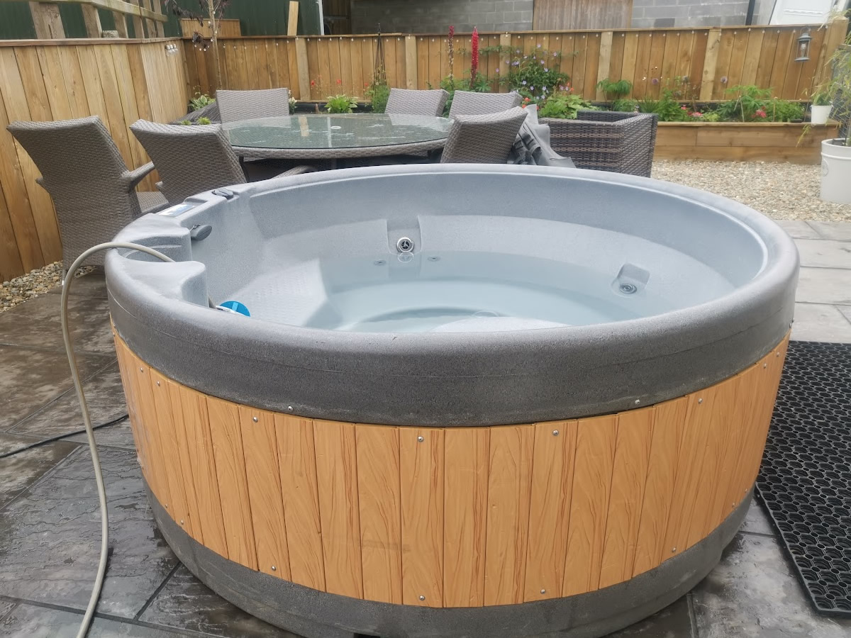 Hard Shell Hot Tub Hire Wales