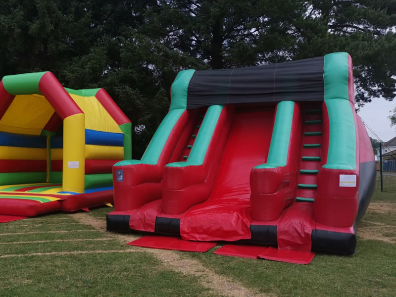 Inflatable climbing slide for parties